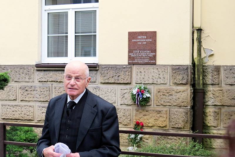 K účastníkům vzpomínkového aktu promluvil také Drahomír Strnadel, předseda Matice Radhošťské, a bývalý starosta Trojanovic.