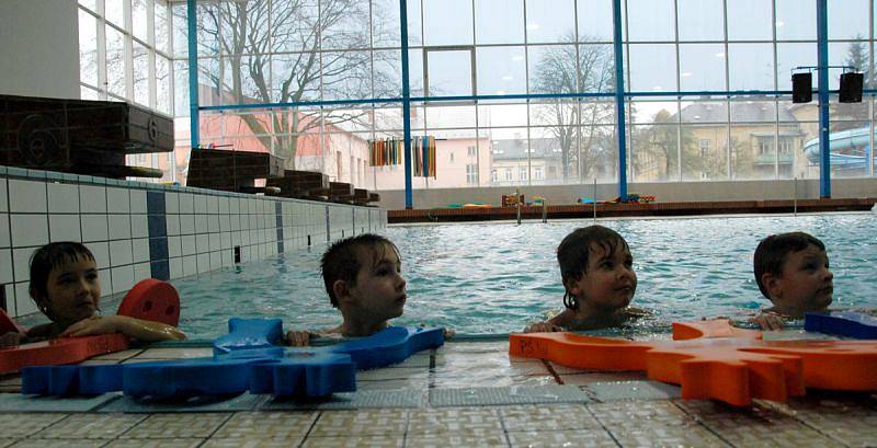 Sportovní hala s krytým bazénem v Novém Jičíně opět slouží veřejnosti, kterou čeká v rekonstruovaném objektu několik novinek.