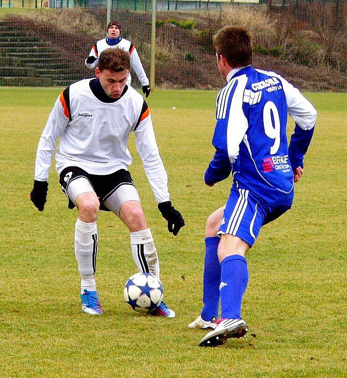 Fotbalisté TJ Nový Jičín (světlé dresy) odehráli v Olomouci poslední přípravný zápas proti rezervnímu celku prvoligové Sigmy. 