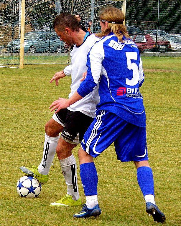 Fotbalisté TJ Nový Jičín (světlé dresy) odehráli v Olomouci poslední přípravný zápas proti rezervnímu celku prvoligové Sigmy. 