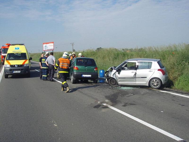 Dvě osobní vozidla se střetla v úterý 8. června před devátou hodinou dopolední na silnici I/58 mezi Petřvaldem a Starou Vsí nad Ondřejnicí.