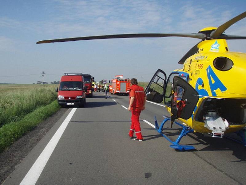 Dvě osobní vozidla se střetla v úterý 8. června před devátou hodinou dopolední na silnici I/58 mezi Petřvaldem a Starou Vsí nad Ondřejnicí.