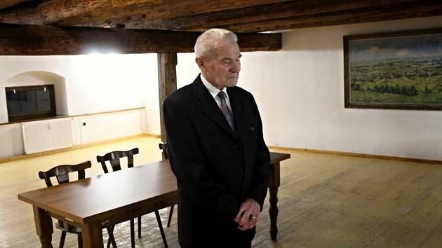 Beseda s politickým vězněm Leo Žídkem v Libhošti v předvečer 17. listopadu 2022.