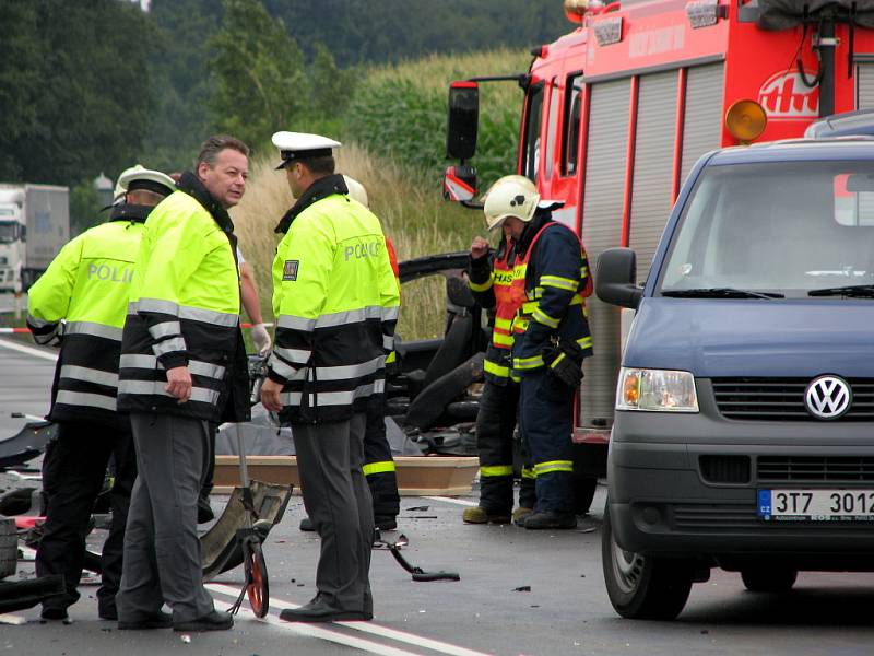 Krátce po půl jedenácté dopoledne na silnici I/48 u Starého Jičína vyjel řidič Fordu Fiesta, jedoucí ve směru od Nového Jičína na Hranice do protisměru, kde se čelně srazil s nákladním vozidlem Scania. Zemřel na místě.