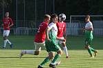 Fotbalisté třetiligového Uherského Brodu (červené dresy) v předkolo MOL Cupu zdolali divizní Bzenec 3:1.