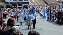 Ze slavnostního průvodu Mezinárodního folklorního festivalu ve Strážnici.