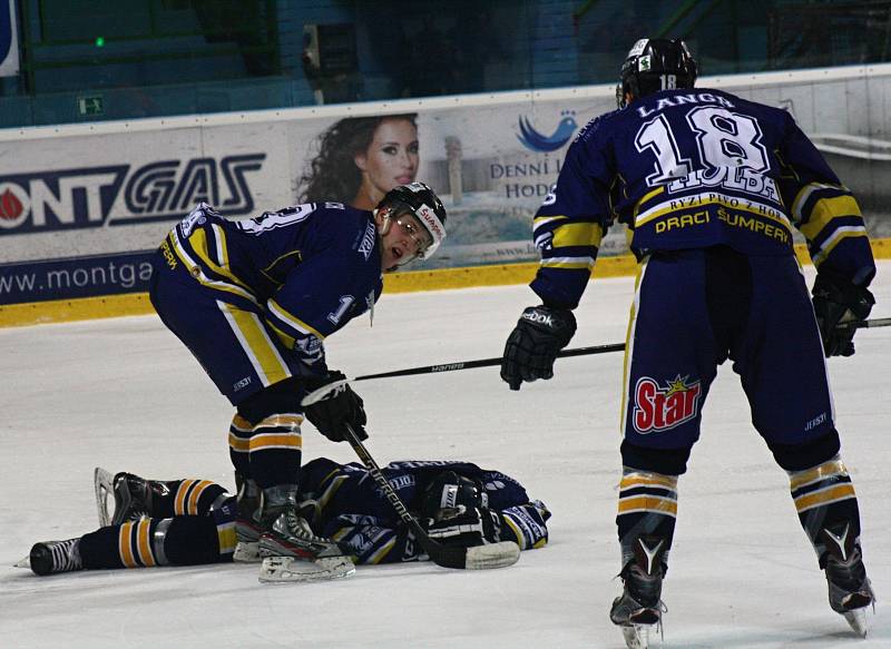 Hodonínští hokejisté prohráli ve 41. kole druhé ligy se Šumperkem 1:5. Drtiči se po sobotním zápase zlobili na rozhodčího Vrbu.