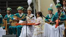 Čtvrtečním programem pro veřejnost odstartovaly zahraniční soubory ze čtyř zemí Mezinárodní folklorní festival Strážnice 2014.