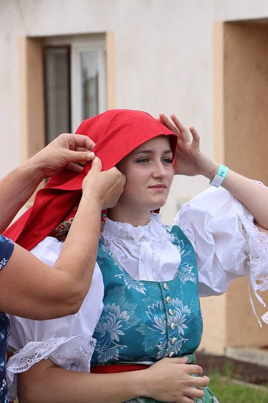 Ze slavnostního průvodu Mezinárodního folklorního festivalu ve Strážnici.