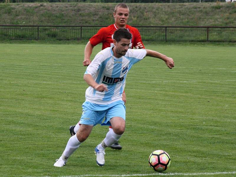 Fotbalisté Veselí nad Moravou v krajském přeboru podruhé v řadě prohráli 0:2. Na snímku je záložník Aleš Radmil.