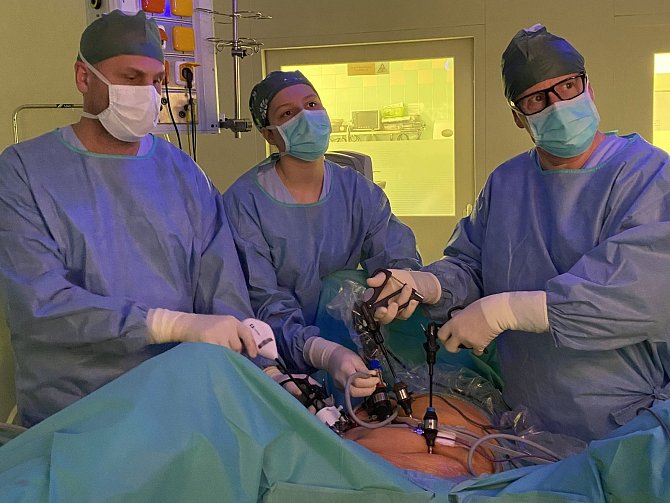 Chirurgové provedli poprvé v Kyjově operaci novým miniinvazivním laparoskopickým postupem.