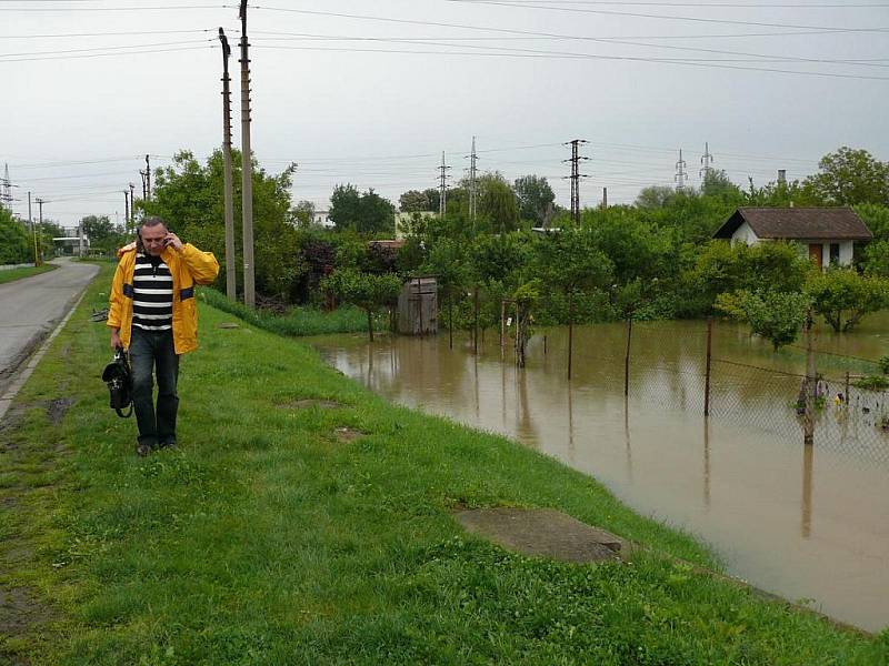 Rozvodněná Morava u Hodonína, úterý 18. května 2010