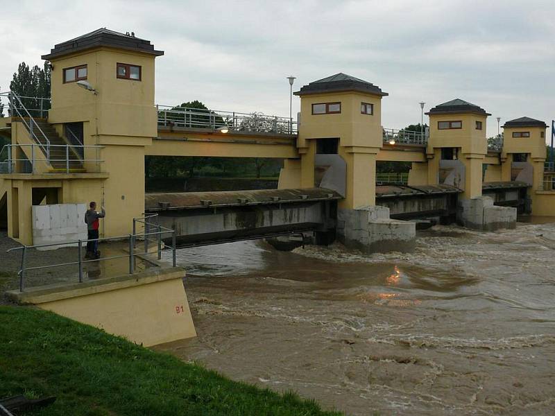 Rozvodněná Morava u Hodonína, úterý 18. května 2010