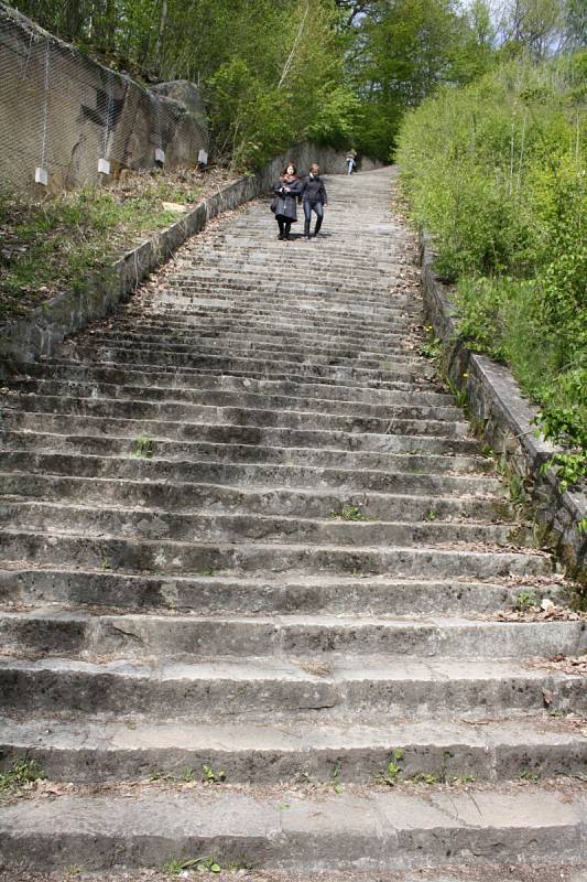 Návštěva nacistického koncentračního tábora Mauthausen s odhalením pamětní desky lužických rodáků a odbojářů Jaroslava Dobrovolského a Antonína Kosa.