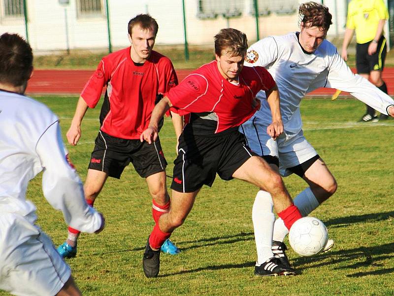 Fotbalisté Hodonína v utkání s Vyškovem.