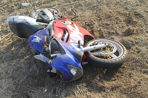 Motorkář havaroval mezi Násedlovicemi a Čejčí.