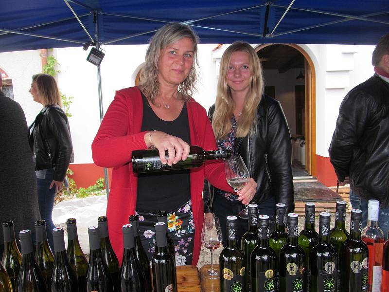 Lidé se bavili na Mutěnických vinařských dnech, které mají historii dlouhou několik desítek let.