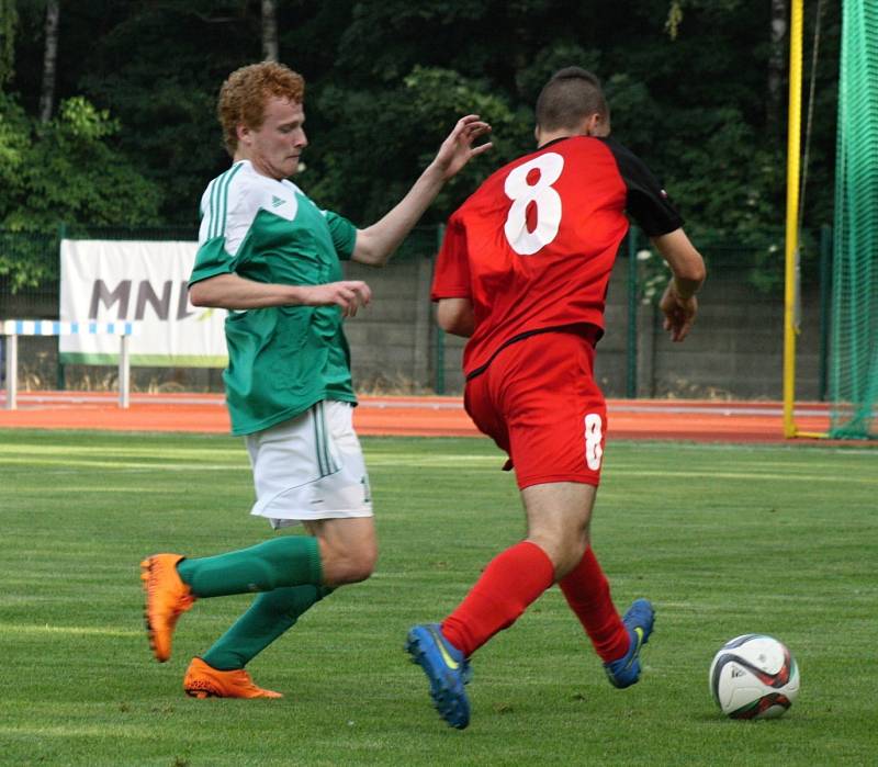 Fotbalisté Hodonína (v červených dresech) porazili v posledním zápase letošní sezony Ždírec nad Doubravou 3:1 a v divizi D skončili druzí.