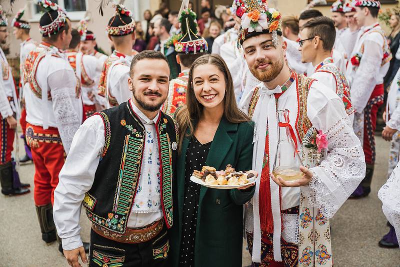 Při hodech v Dolních Bojanovicích měli chlapci i děvčata z místní chasy na starosti zábavu.