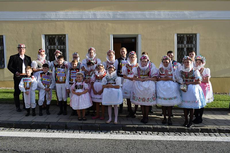 Zlatá sobota je vyvrcholením poutního roku. Do Žarošic se sjíždí věřící z blízka i daleka.