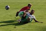 Fotbalisté třetiligového Uherského Brodu (červené dresy) v předkolo MOL Cupu zdolali divizní Bzenec 3:1.