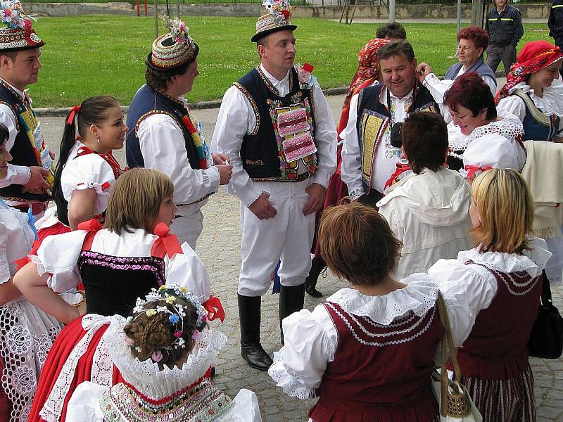 Pohoda a úsměvy. To je vždy vidět při festivalu Májová veselice ve Ždánicích. Z účastníků na rozdíl od jiných festivalů regionu dýchá především uvolněnost spíše než snaha po špičkových výkonech na podiu.