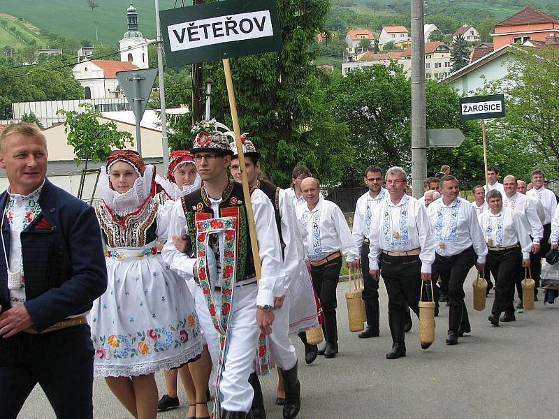 Pohoda a úsměvy. To je vždy vidět při festivalu Májová veselice ve Ždánicích. Z účastníků na rozdíl od jiných festivalů regionu dýchá především uvolněnost spíše než snaha po špičkových výkonech na podiu.