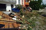 Ničivé tornádo postihlo Břeclavsko a Hodonínsko. Výrazné škody napáchalo i v samotném Hodoníně.