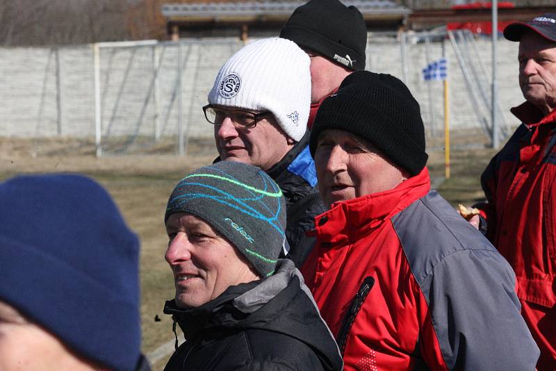 Fotbalisté FC Veselí nad Moravou (bílé dresy) v posledním přípravném zápase zdolali Osvětimany 6:2.