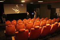 Představení malého víceúčelového sálu Kina Svět v Hodoníně, domovské scény zdejšího filmového klubu, v květnu roku 2021.