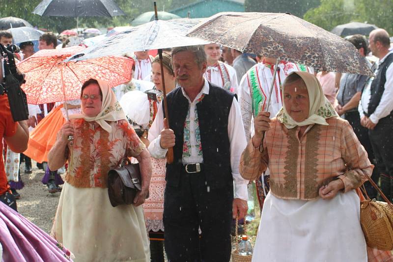 Cyrilometodějskou bohoslužbu na mikulčické akropoli vedl kardinál Miloslav Vlk. Ten připomněl také to, že za rok se bude oslavovat již 1250. výročí příchodu Cyrila a Metoděje.