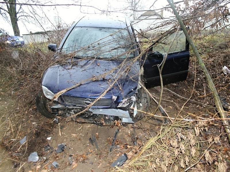 Nehoda na silnici mezi Archlebovem a Strážovicemi.