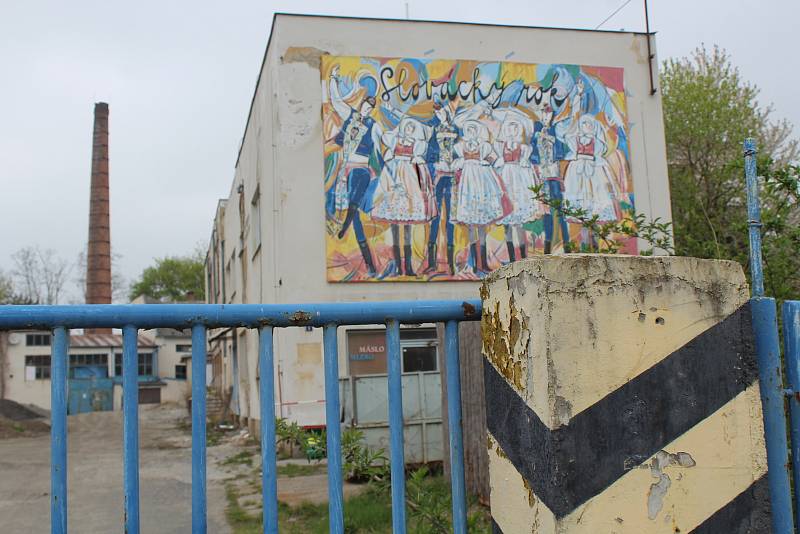 Chátrající areál mlékárny v Kyjově.