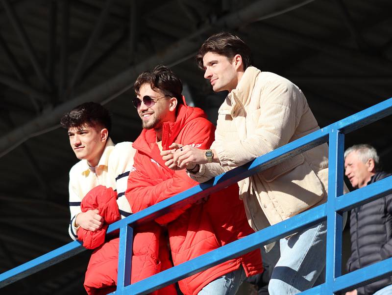 Fotbalisté Hodonína (červeno-černé dresy) ve 21. kole MSFL doma zdolali vedoucí Kroměříž 1:0. Foto: pro Deník/Jaroslav Kolísek