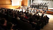 Český filharmonický sbor Brno a Orchestr Czech Virtuosi ve Strážnici.