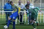 Fotbalisté Bzence (v zelených dresech) v derby nestačili na Břeclav, které v nervózní a zbytečně vyhrocené bitvě podlehli 1:2.