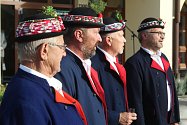Ratíškovičtí si připomněli při předhodovém pátečním odpoledni 30 let své radnice a 25 let slováckého mužského pěveckého sboru.