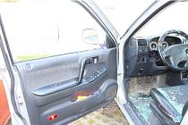 Airsoftovou pistolí rozbíjel cizinec na Hodonínsku okna aut, která posléze vykrádal. Jednou se dokonce vloupal do chaty.