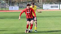 Fotbalisté Hodonína (červeno-černé dresy) ve 21. kole MSFL doma zdolali vedoucí Kroměříž 1:0. Foto: pro Deník/Jaroslav Kolísek