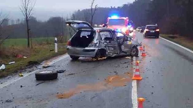 Nedělení odpolední nehoda osobního auta u Žarošic.