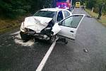 Vážná dopravní nehoda se stala na silnici mezi Polešovicemi a Moravským Pískem. Mladá řidička v renaultu narazila do protijedoucího nissanu, za jehož volantem seděl sedmdesátiletý muž. Ten se při kolizi vážně zranil.