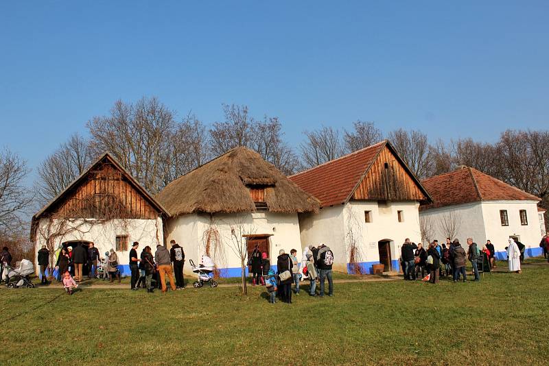 Jeden z tradičních pořadů strážnického skanzenu – Radujme se, veselme se. Návštěvníci zažili atmosféru adventu a vánočních svátků, jak je slavili předkové od svatého Mikuláše až po Tři krále.