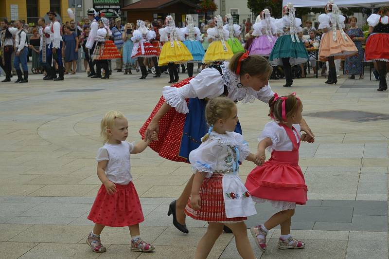 Pořádnou dávku hodového veselí zažili lidé v Hodoníně na Svatovavřineckých slavnostech.