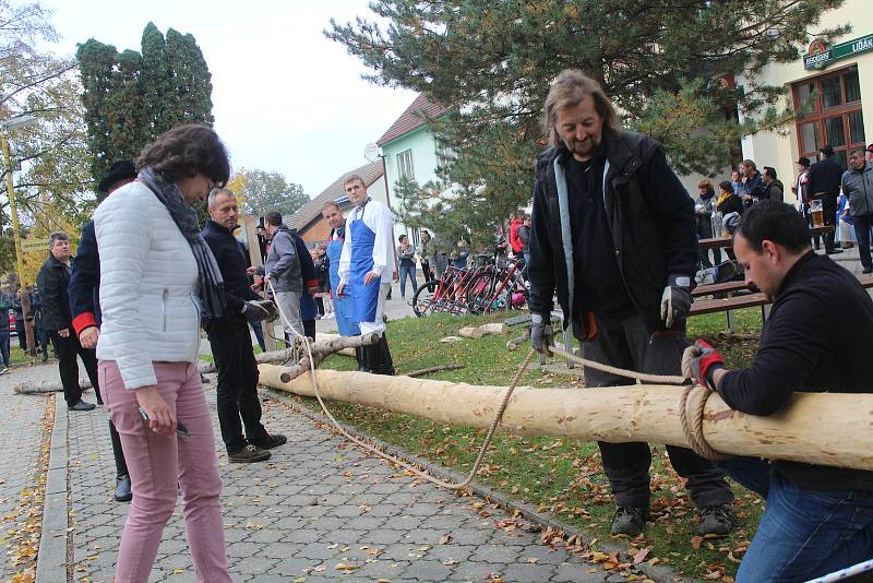 Páteční zahájení letošních hodů v Hroznové Lhotě.