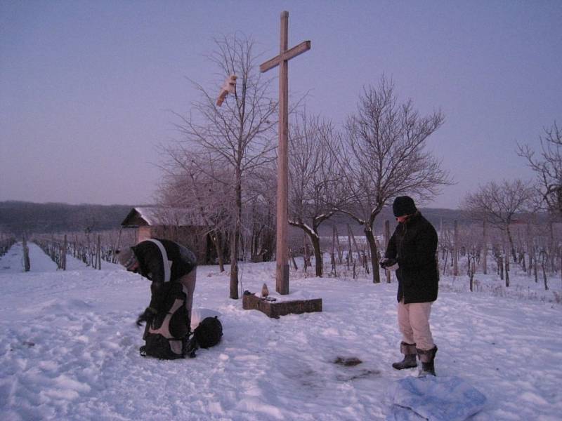 Arktické mrazy a spaní pod šírákem.