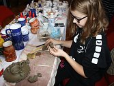 Předváděcí akce vánočních zvyků pod záštitou Masarykova muzea potrvá až do konce týdne. Děti si mohly vyzkoušet zdobit perníčky, vyřezávat ze dřeva nebo vyrobit ozdobu z vosku. 