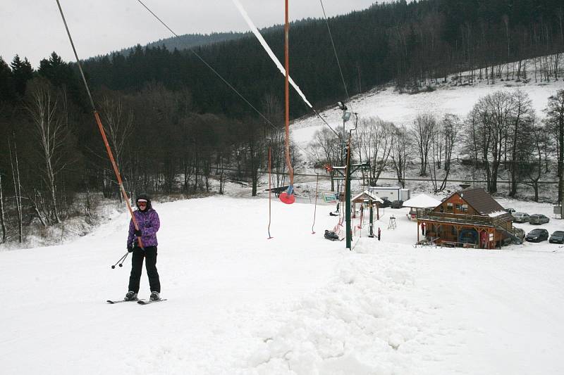 V pátek se na sjezdovce v Hodoníně u Kunštátu poprvé v letošní sezoně lyžovalo.