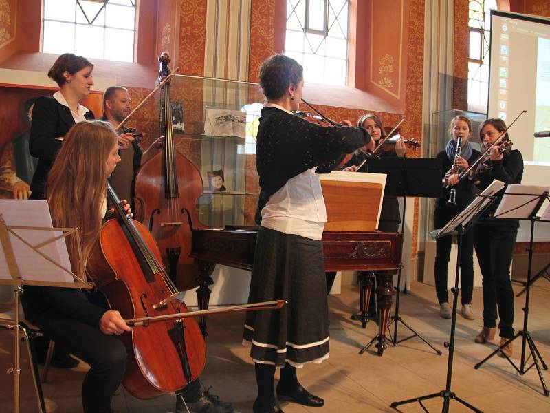 Strážnice prožila Den židovské kultury. Součástí odpoledního programu byl i koncert hebrejských písní v podání pedagožky a studentů Základní umělecké školy Veselí nad Moravou.