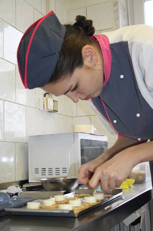 Studenti z deseti středních škol se utkali na 14.ročníku Moravského poháru o post Nejlepšího cukrářského juniora.