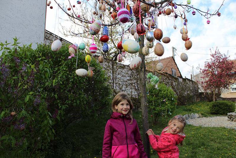 Velikonoční strom ve Starém Poddvorově.